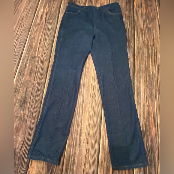 Slim Fit 36x36 Men’s Wrangler 936DEN. Like New. Has been starched. Has creases. - Picture 5 of 10